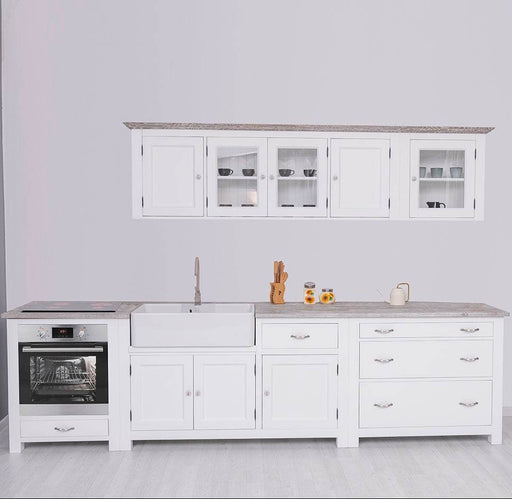 Fünfteilige Küchenzeile aus Massivholz mit Hängeschranken -