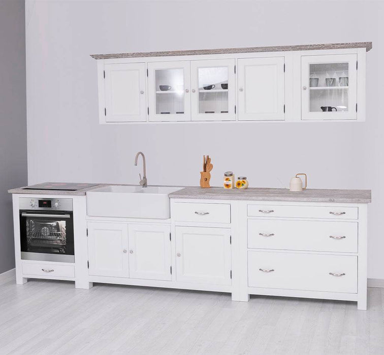 Fünfteilige Küchenzeile aus Massivholz mit Hängeschranken -