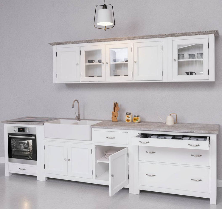 Fünfteilige Küchenzeile aus Massivholz mit Hängeschranken -