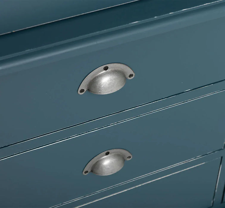 Fünftüriger Kleiderschrank aus Massivholz im Landhausstil mit drei Schubladen