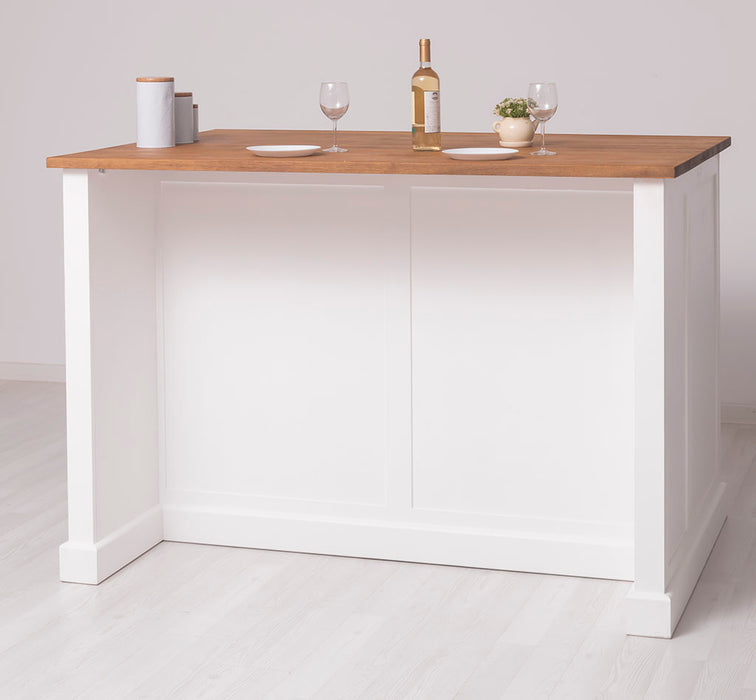 Große Kücheninsel aus Massivholz mit Platz für drei Barhocker