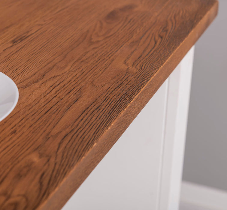 Große Kücheninsel aus Massivholz mit Platz für drei Barhocker