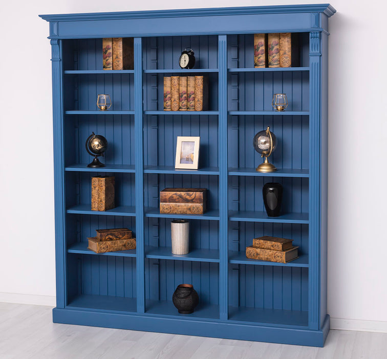 Großes Bücherregal aus Massivholz mit verzierter Kranzleiste | Regalwand in verschiedenen Farben