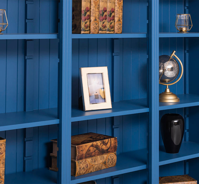 Großes Bücherregal aus Massivholz mit verzierter Kranzleiste | Regalwand in verschiedenen Farben