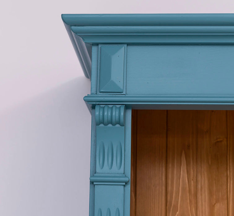 Großes Bücherregal aus Massivholz mit verzierter Kranzleiste | Regalwand in verschiedenen Farben