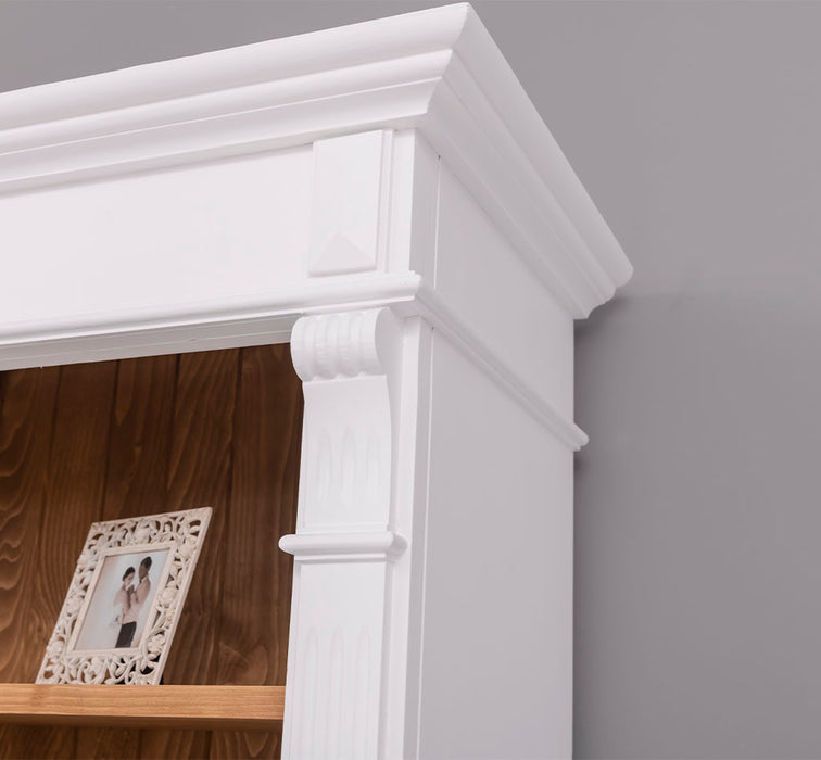 Großes Bücherregal aus Massivholz mit verzierter Kranzleiste | Regalwand in verschiedenen Farben