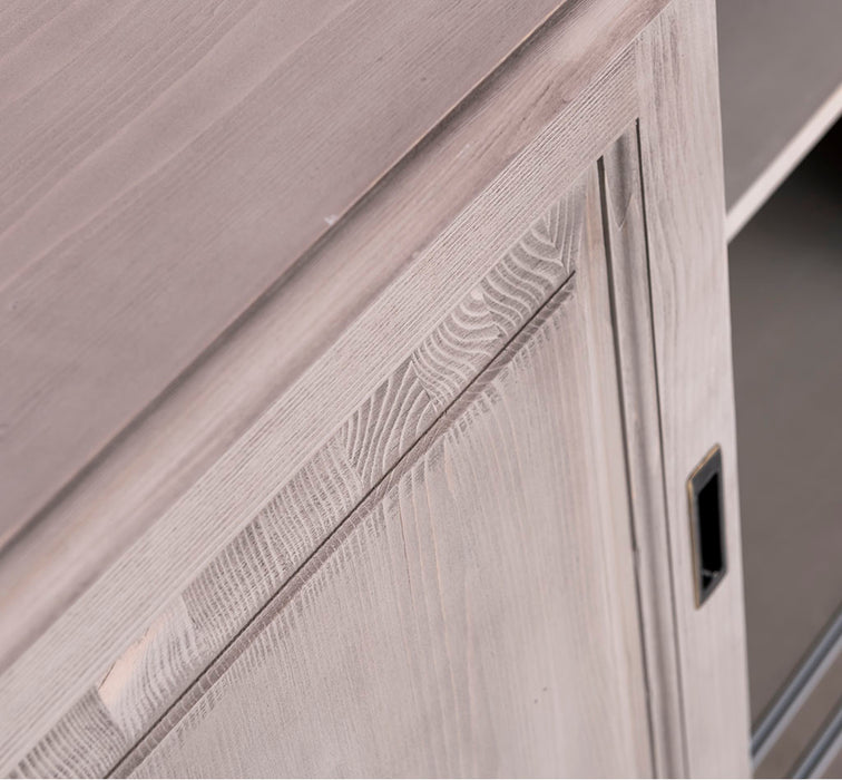 Großes Massivholz- Sideboard mit drei Schiebetüren - Lowboard