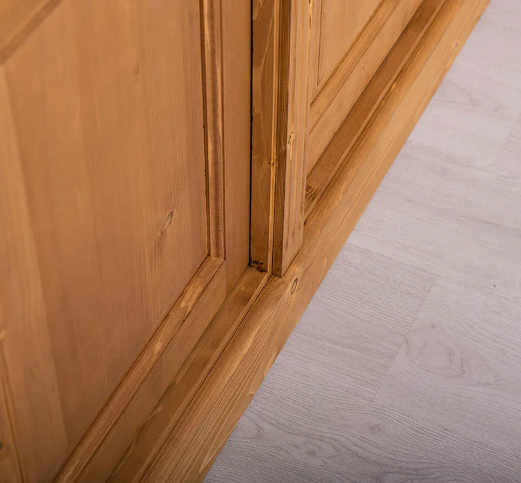 Großes Sideboard aus Massivholz mit 4 Türen
