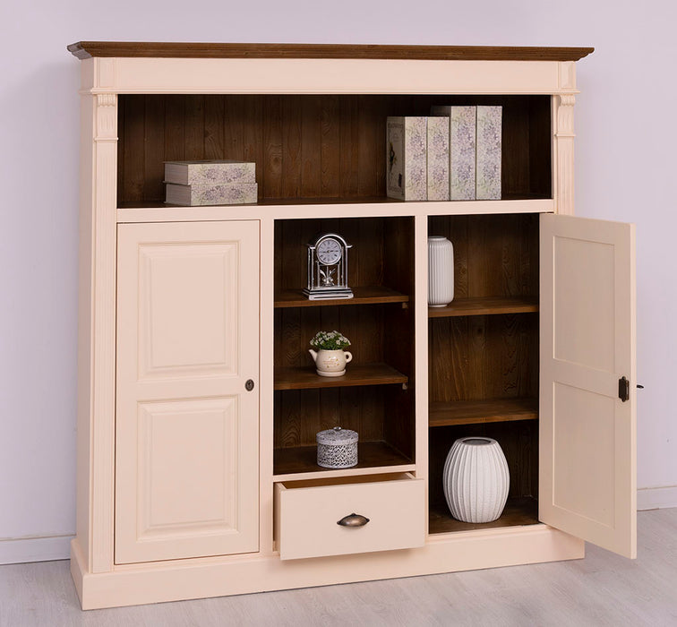 Highboard aus Massivholz im Landhausstil mit Ornamenten