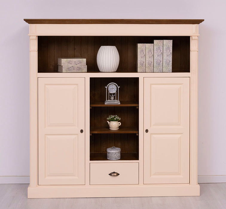 Highboard aus Massivholz im Landhausstil mit Ornamenten