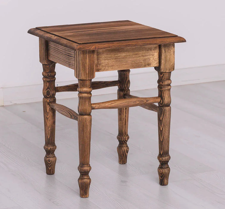 Hocker aus Massivholz mit gedrechselten Beinen