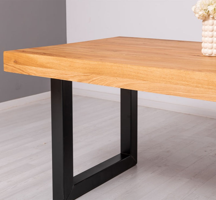 Industrial Esstisch mit dicker Tischplatte aus Eiche und verschiedenen Metallbeinen