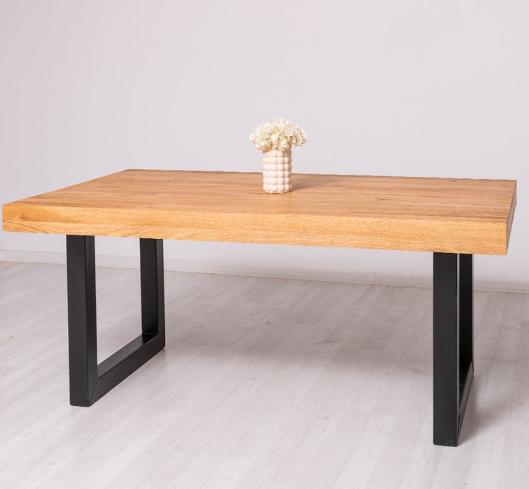 Industrial Esstisch mit dicker Tischplatte aus Eiche und verschiedenen Metallbeinen