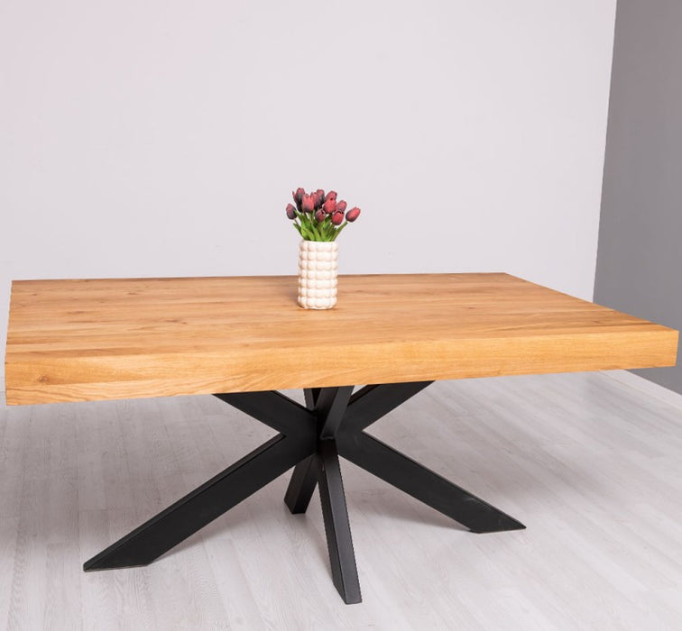 Industrial Esstisch mit dicker Tischplatte aus Eiche und verschiedenen Metallbeinen