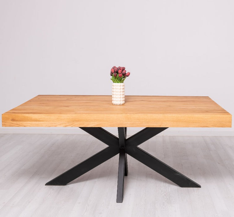 Industrial Esstisch mit dicker Tischplatte aus Eiche und verschiedenen Metallbeinen