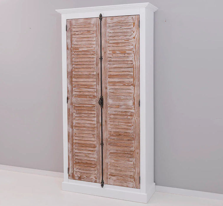 Kleiderschrank aus Massivholz mit Lamellentüren und externem Verschluss