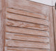Kleiderschrank aus Massivholz mit Lamellentüren und externem Verschluss