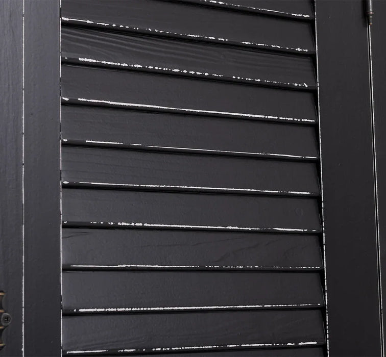 Kleiderschrank aus Massivholz mit Lamellentüren und externem Verschluss
