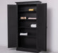 Kleiderschrank aus Massivholz mit Lamellentüren und externem Verschluss