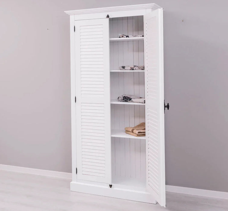 Kleiderschrank aus Massivholz mit Lamellentüren und externem Verschluss