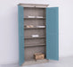 Kleiderschrank aus Massivholz mit Lamellentüren und externem Verschluss