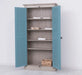 Kleiderschrank aus Massivholz mit Lamellentüren und externem Verschluss