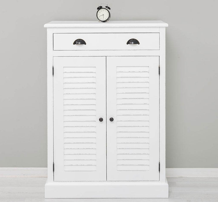 Kleine Vintage Kommode aus Massivholz mit Lamellentüren — Massivholzmöbel-Becker