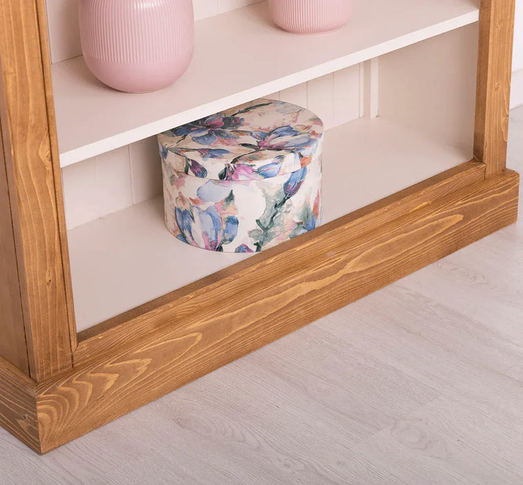 Kleines Bücherregal aus Massivholz im Landhausstil - Gewachst