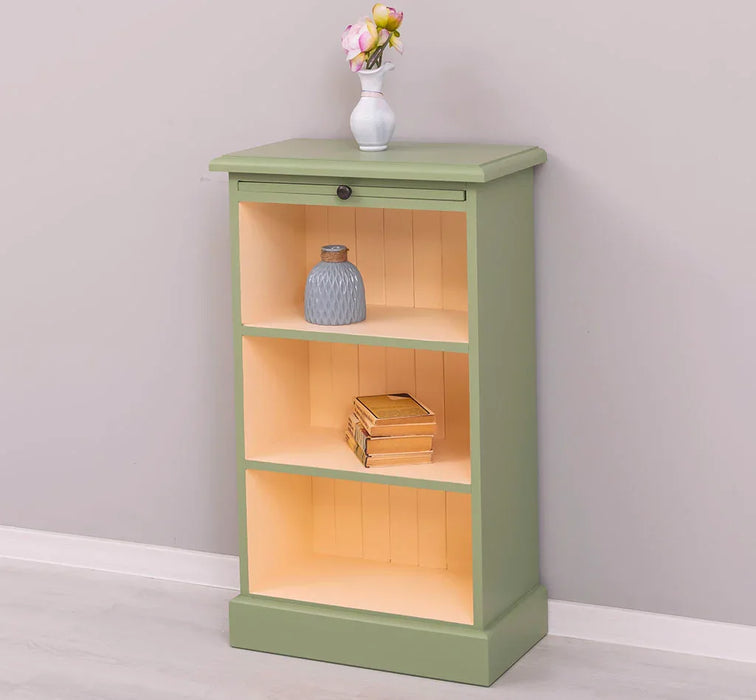 Kleines Bücherregal mit ausziehbarer Ablage