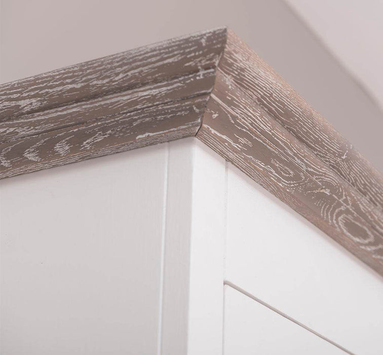 Küchen- und Buffetschrank aus Massivholz im Landhausstil - Eichenakzente -