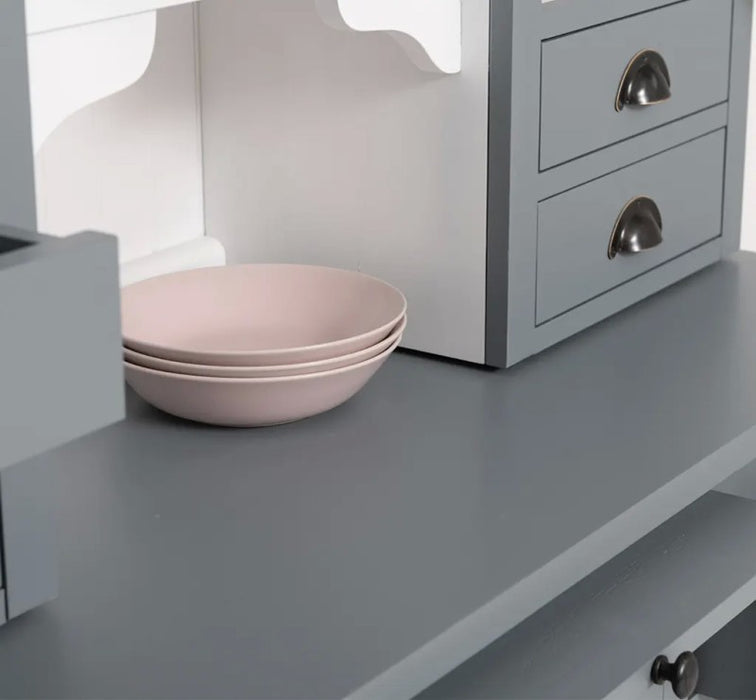 Küchen- und Buffetschrank aus massiver Eiche im Landhausstil in vielen Farben