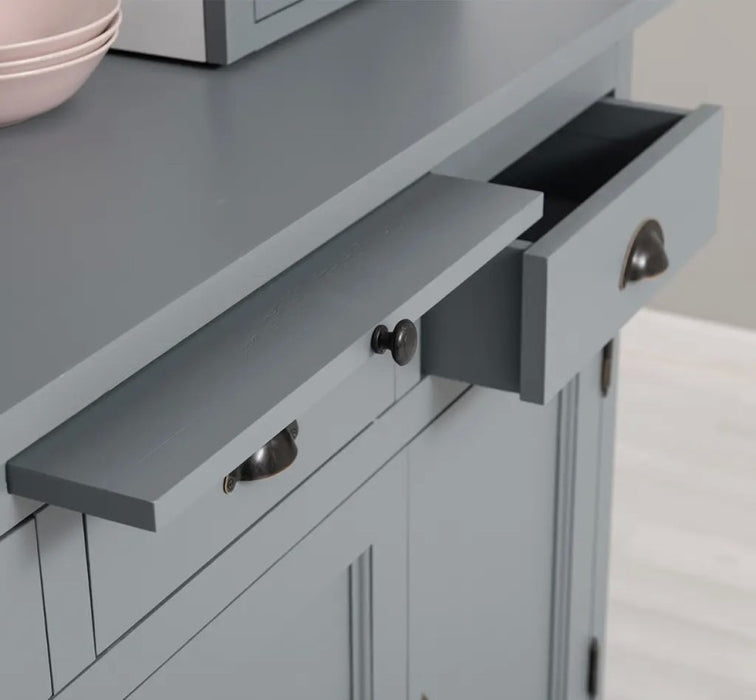 Küchen- und Buffetschrank aus massiver Eiche im Landhausstil in vielen Farben