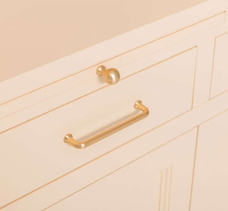 Küchen- und Buffetschrank aus massiver Eiche im Landhausstil in vielen Farben