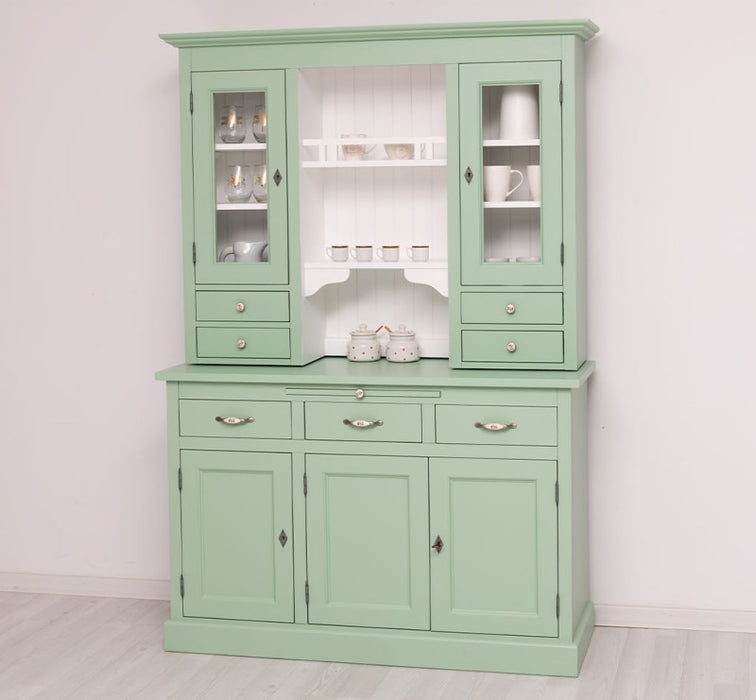 Küchen- und Buffetschrank aus Massivholz im Landhausstil