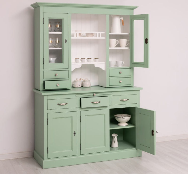 Küchen- und Buffetschrank aus Massivholz im Landhausstil