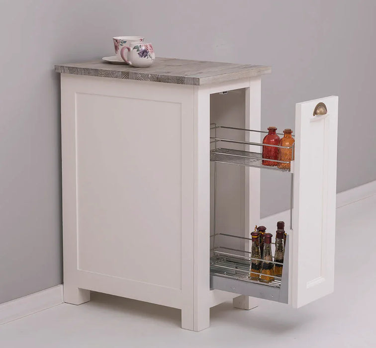 Praktischer Ausziehschrank aus Massivholz