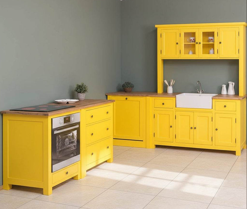 Küchenzeile aus Massivholz in Gelb- Massivholzküche mit Geschirrschrank — Massivholzmöbel-Becker