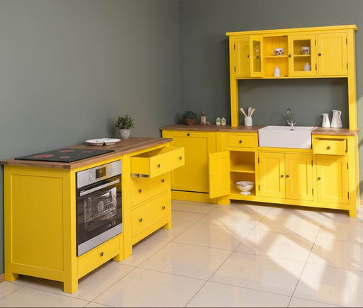 Küchenzeile aus Massivholz in Gelb- Komplette Massivholzküche mit freistehendem Geschirrschrank -