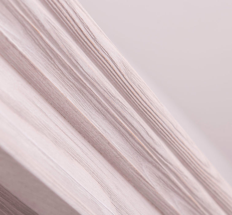 Landhaus Bücherregal aus Massivholz mit Schranktüren  in verschiedenen Farben