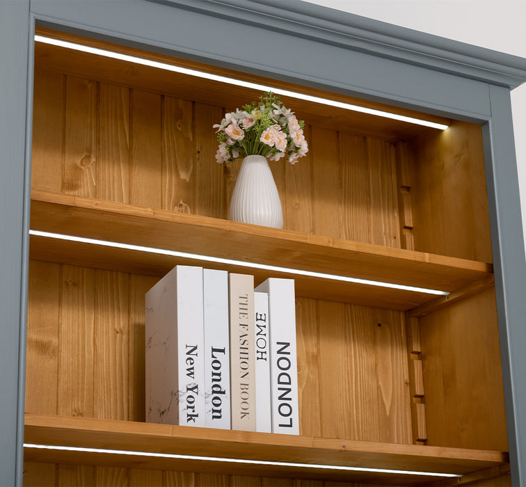 Landhaus Bücherregal aus Massivholz mit Schranktüren  in verschiedenen Farben