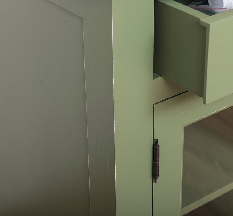 Landhaus Küchenmodul aus Massivholz mit verglasten Türen