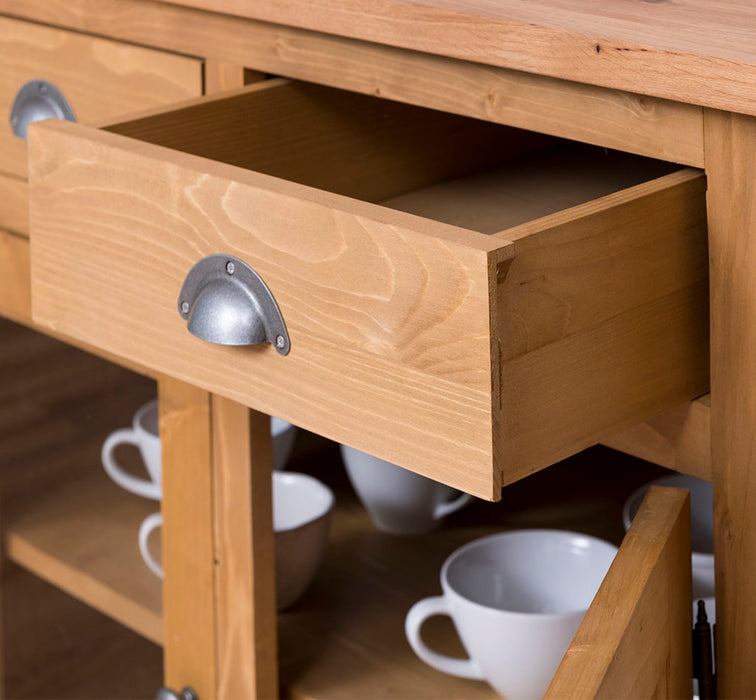 Landhaus Küchenmodul aus Massivholz mit verglasten Türen