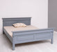 Landhausbett aus Massivholz mit Ornamenten | Luxuriöses Bett mit Fräsungen - Gebürstet / 90 x 200