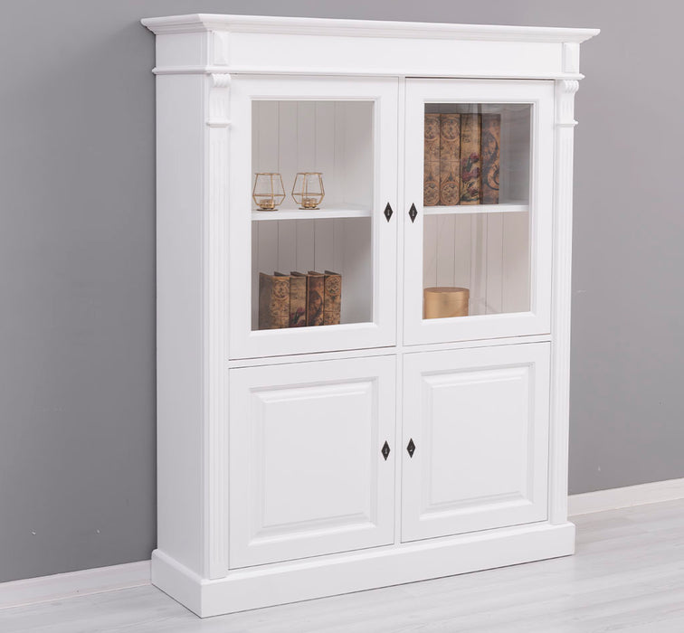 Landhausschrank aus Massivholz mit vier Türen und Ornamenten