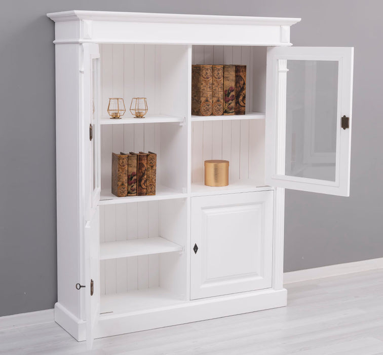 Landhausschrank aus Massivholz mit vier Türen und Ornamenten