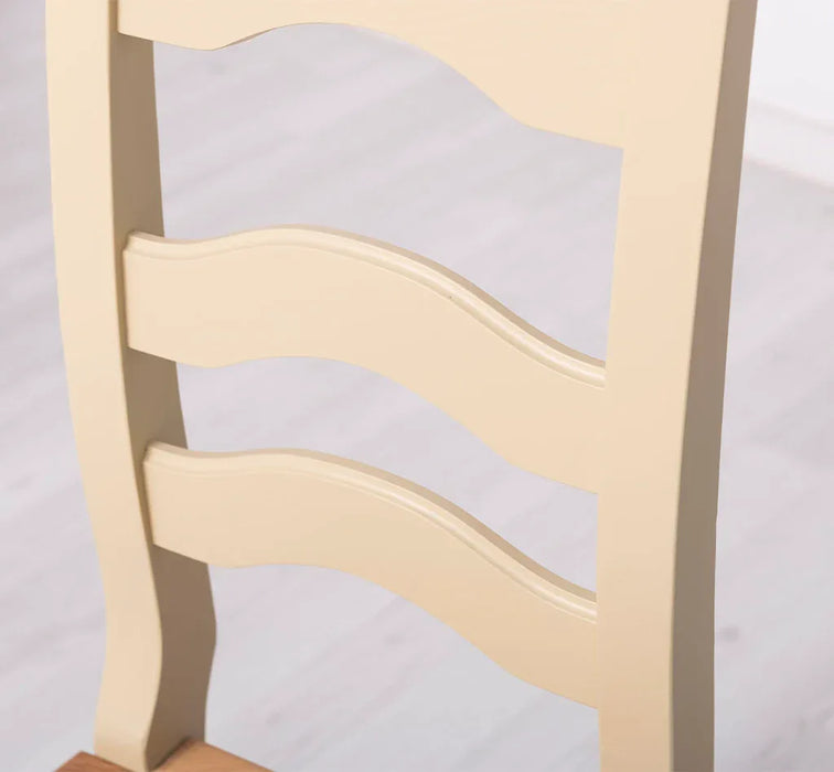 Landhausstuhl aus Massivholz in verschiedenen Farben