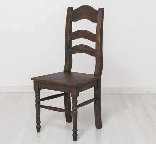 Landhausstuhl aus Massivholz in verschiedenen Farben