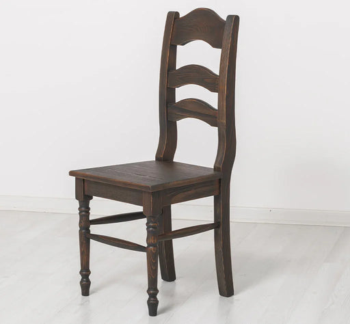 Landhausstuhl aus Massivholz in verschiedenen Farben