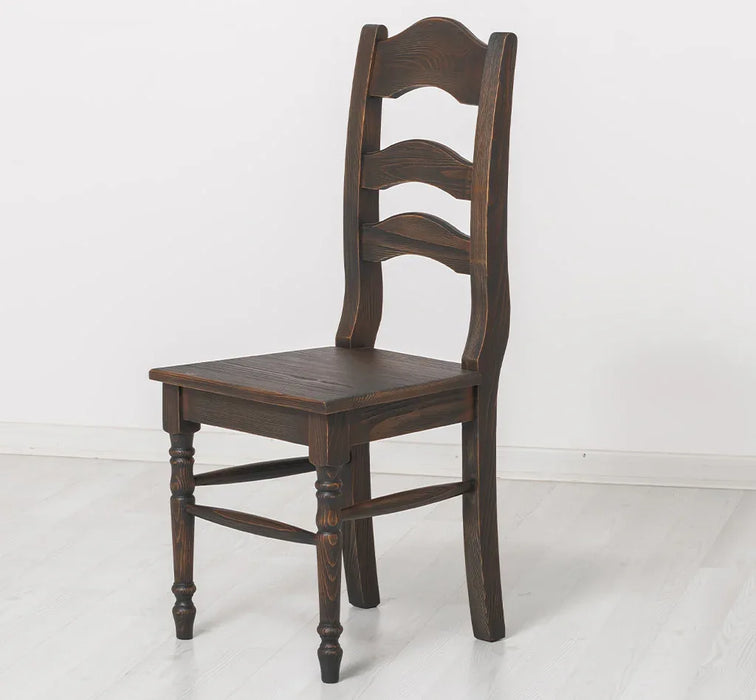 Landhausstuhl aus Massivholz in verschiedenen Farben