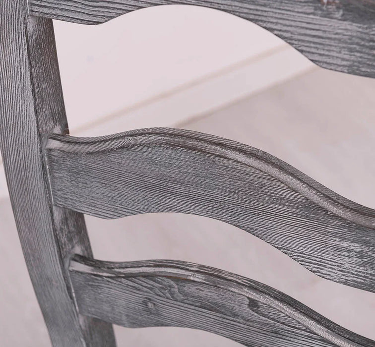 Landhausstuhl aus Massivholz in verschiedenen Farben